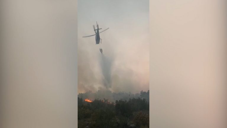 “Bravo majstore, bravo” Pogledajte potez pilota helikoptera koji gasi požar u BiH između Bileće i Trebinja