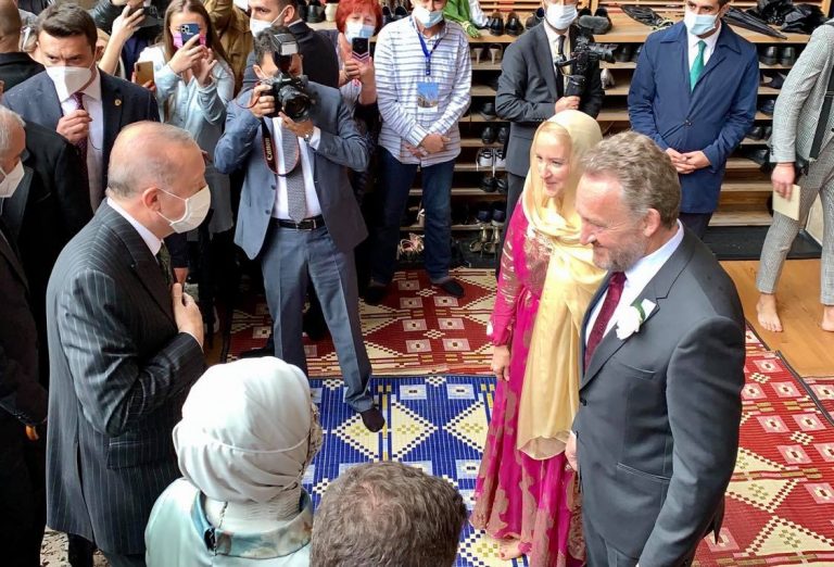 Recep Tayyip Erdogan u pratnji supruge stigao na Jasminino vjenčanje, dočekali ga Bakir i Sebija Izetbegović