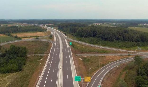 Pogledajte kako iz zraka izgleda 10,7 novih kilometara dionice autoputa u posavskoj ravnici koja se sutra otvara