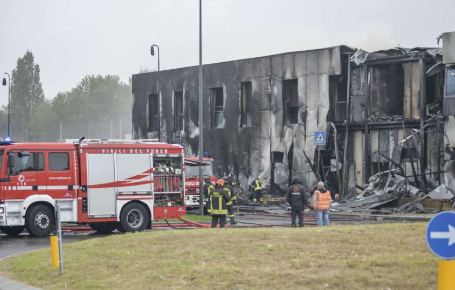 Velika tragedija u Italiji: Avion udario u zgradu, svi poginuli