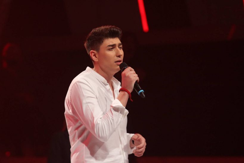 Pobjednik Zvezda Granda Mahir Mulalić oduševio izvedbom hita Tome Zdravkovića, pogledajte snimak