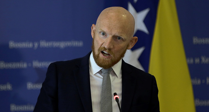 Britanski ambasador u Bosni i Hercegovini Matthew Field oštro kritikuje: “Odluka HDZ BiH da blokira finansiranje izbora 2022. je neodgovorna i nedemokratska”