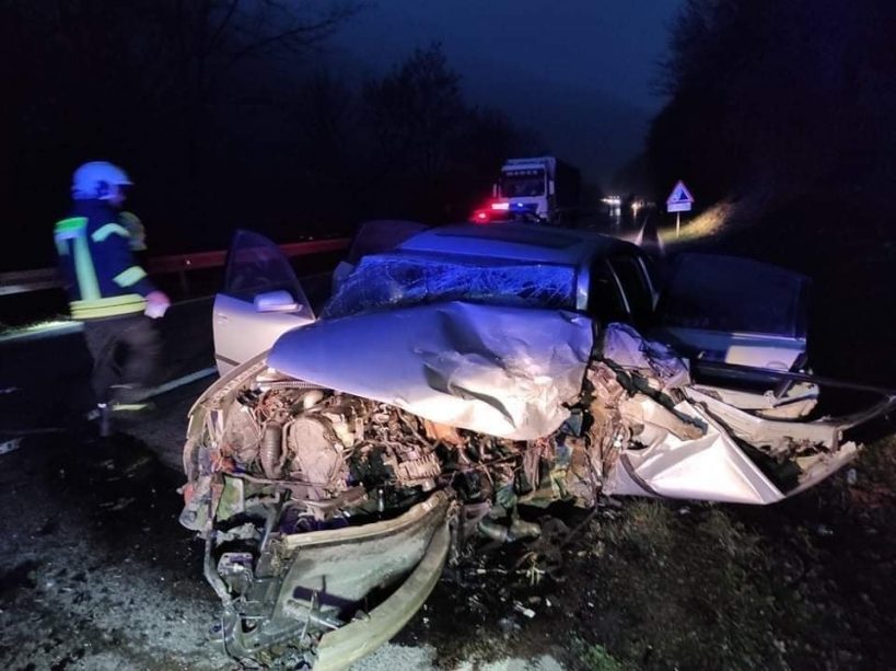 Težak udes na magistralnom putu M-17 kod Žepča: Na licu mjesta policija i Hitna pomoć