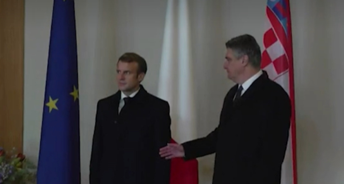 Neugodan trenutak u Zagrebu: Pogledajte kako je francuski predsjednik Emmanuel Macron zaboravio pružiti ruku Zoranu Milanoviću