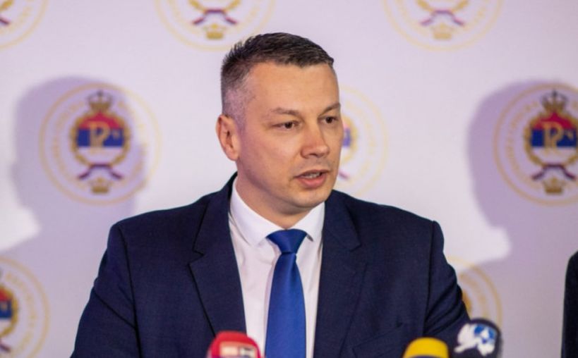 Ministar sigurnosti BiH Nenad Nešić: Provjerit ćemo ko su ljudi koji čuvaju Schmidta, pitanje je imaju li dozvole za oružje