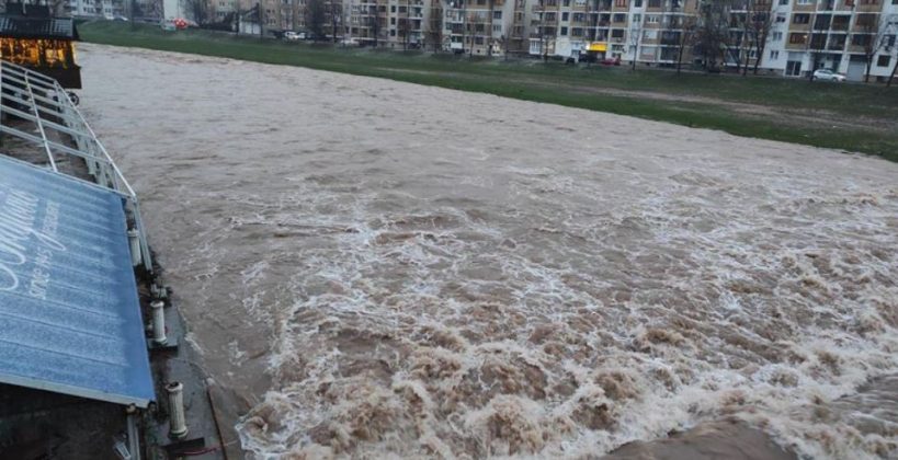 Poplave prijete, pogledajte snimak sa Ilidže kod restorana Seje Brajlovića: Voda je ponovo došla do same bašte