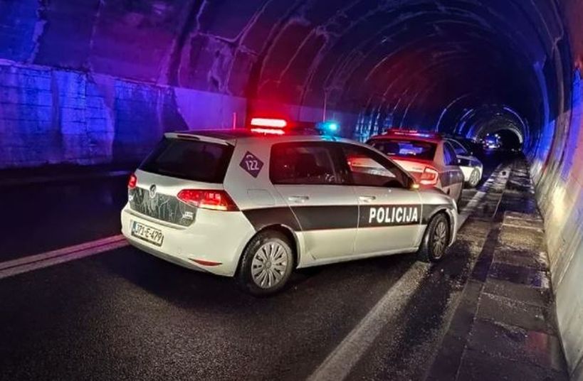 Teška saobraćajna nesreća u tunelu Vidikovac na magistralnoj cesti M-17: Dvije osobe povrijeđene, saobraćaj otežan