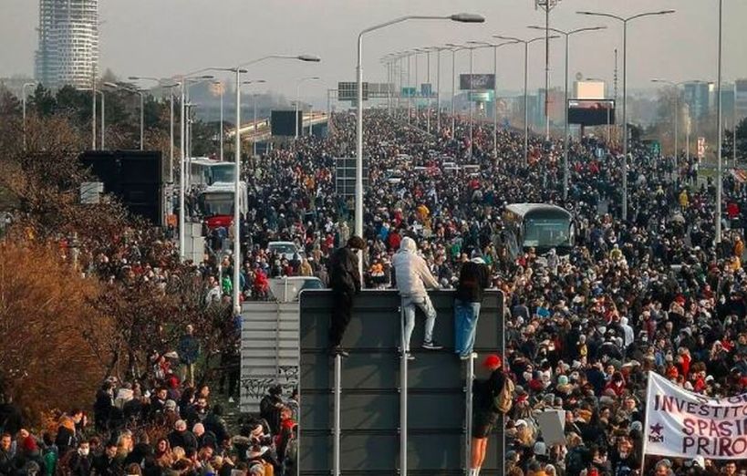 Stvarna slika Srbije: Fotografija blokiranog Beograda proglašena je “najmoćnijim” prikazom jučerašnjih protesta