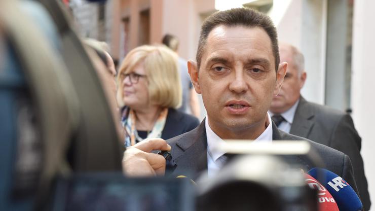 Ministar unutrašnjih poslova Srbije Aleksandar Vulin pita: “Zašto misle da će sačuvati BiH ako unište RS?”