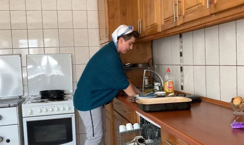 Urnebesan snimak: Bh. YouTuber koji živi u Sloveniji pokazao kako izgleda prosječan dan balkanske mame, video je hit