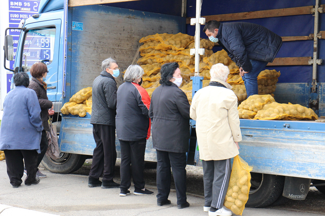 Humanost u Bosni i Hercegovini na djelu: Podijelili 37 tona krompira!