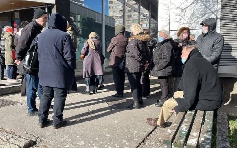 Penzioneri nezadovoljni i ogorčeni dodatkom od 50 KM: “Ovo je sramota, ubacit ćemo ih Novaliću u sandučić”