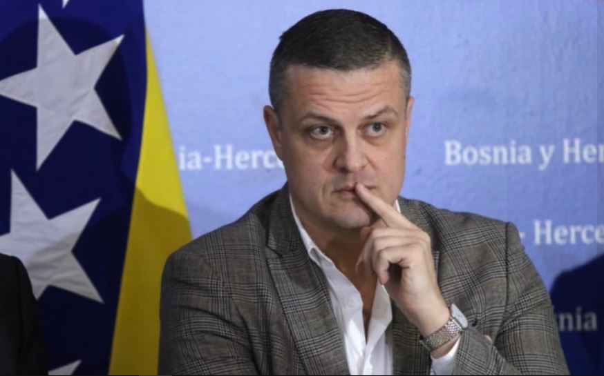 Malo drugačija čestitka iz Banja Luke, Vojin Mijatović se oglasio: “Kolege političari, treba da nas je sramota sve zajedno, uništili smo ovu zemlju”