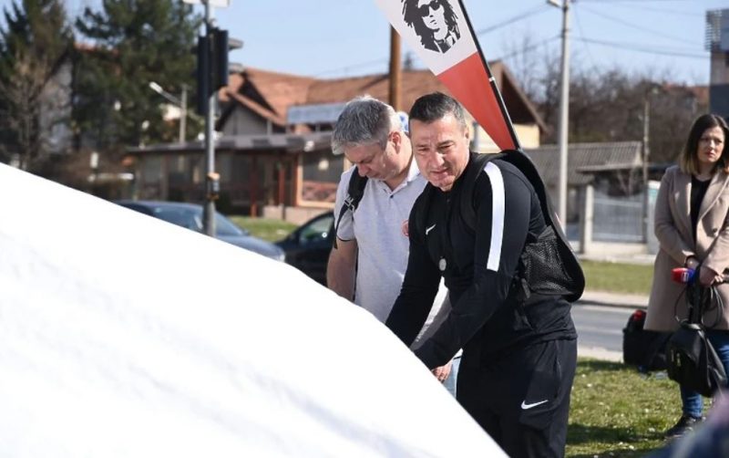 Pogledajte snimak sa lica mjesta: Davor Dragičević postavio šator ispred Tužilaštva BiH, namjerava tu ostati do daljnjeg