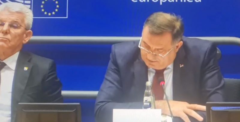 Nezapamćen skandal: Pogledajte i poslušajte kako je Milorad Dodik opsovao pred EU parlamentom nakon govora Šefika Džaferovića