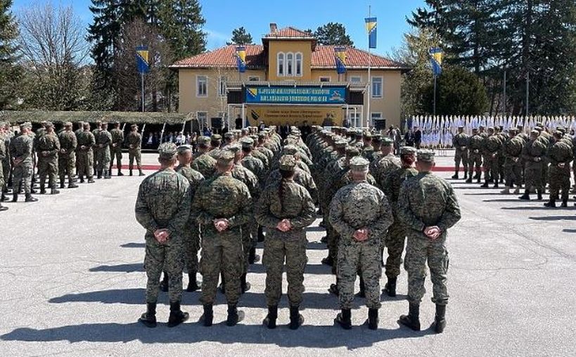 Ministar odbrane u kasarni Rajlovac poručio: “Što se tiče Srbije, ima tu malo stvari u strategiji odbrane koje su nedefinirane”