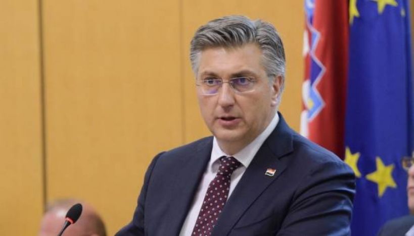 Andrej Plenković tako kaže: “Hrvatska vlada je pridonijela odluci Schmidta, on je jedini mogao pomoći i pomogao je”