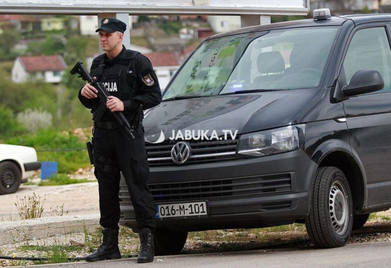 Ubistvo u BiH, policija traga za počiniteljem: “Građane upozoravamo da je osumnjičeni naoružan i opasan te ukoliko ga primijete da mu se ne približavaju”