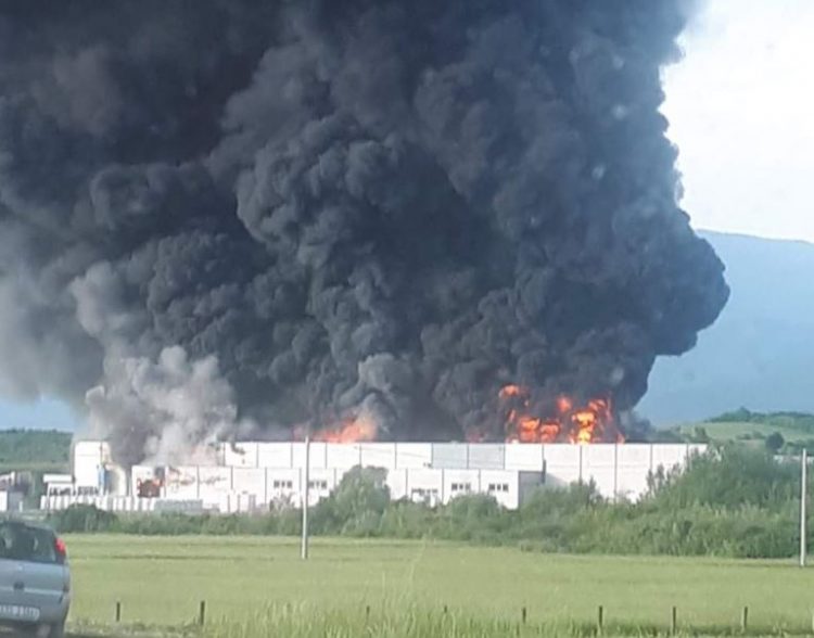 Važno obavještenje zbog požara u Bihaću: Građani ostanite u kućama!