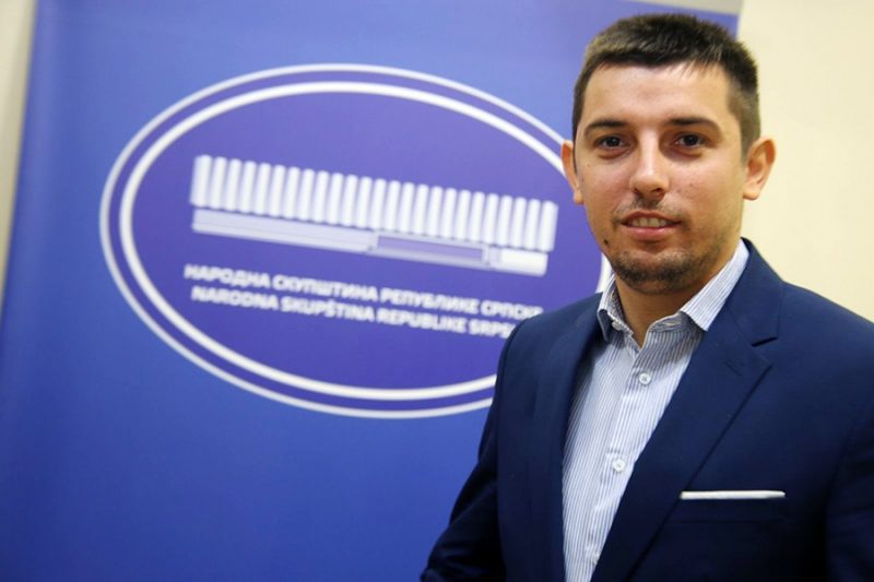 Potpredsjednik Narodne skupštine RS Denis Šulić se “ozbiljno” provalio: Da se zna! Ministar odbrane BiH može donositi odluke bez svojih zamjenika