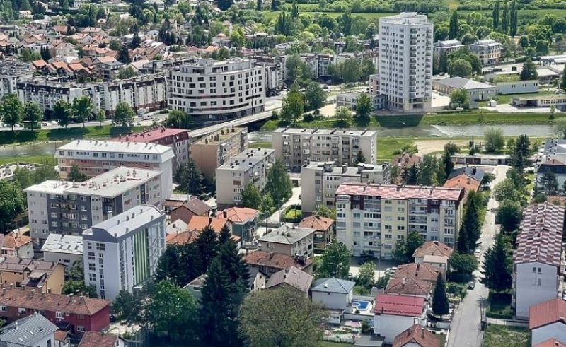 Oglasili su se iz policije: Djevojka pala sa trećeg sprata hotela u BiH, zadobila teške tjelesne povrede