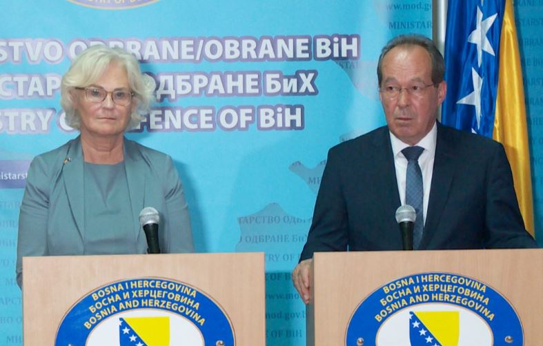 Ministrica odbrane Njemačke Christine Lambrecht potcrtala: “U Bosni i Hercegovini ne smijemo dozvoliti da dođe do destabilizacije”