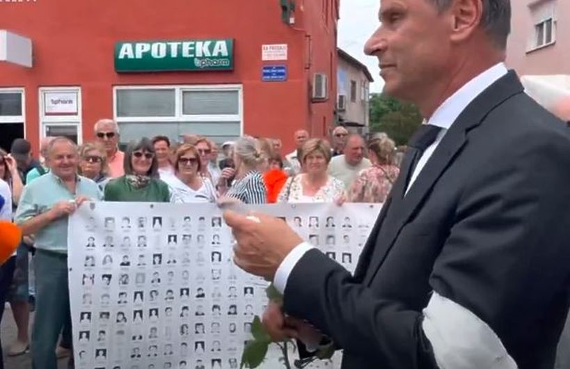 Snimak je to potvrdio: Premijer Fadil Novalić zamoljen da ne daje izjave na trgu u Prijedoru gdje se obilježava Dan bijelih traka