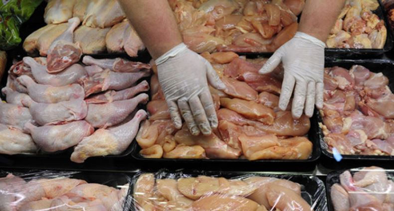 Da li će nastaviti padati cijena pilećeg mesa u BiH? Evo šta poručuju peradari iz Usore i Tešnja…