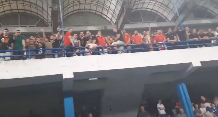 Navijači Crne Gore nasmijali javnost pjesmom o bureku tokom meča sa reprezentacijom BiH