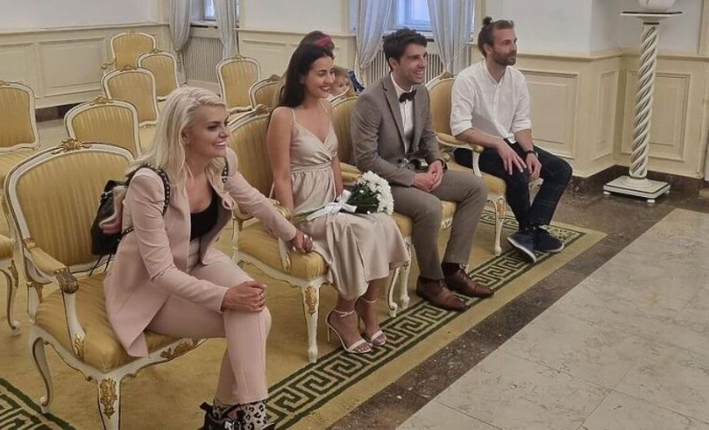 Ella Dvornik podijelila fotografiju s vjenčanja prijateljice, dobila je niz kritka