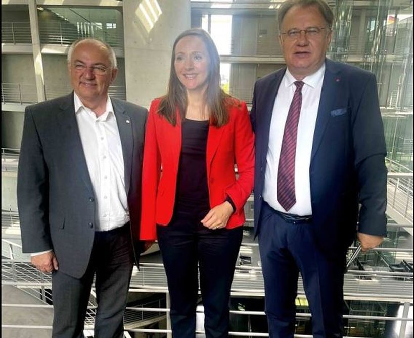 Jasmina Hostert i Josip Juratović sa delegacijom SDP-a BiH u Bundestagu