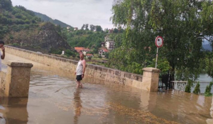 Snažno nevrijeme u bh. gradu, oglasio se jedan od stanovnika: “Teško je i opisati šta se tačno desilo”