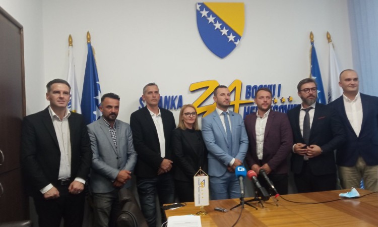 “Vrijeme je da se javno progovori”: Stranka za Bosnu i Hecegovinu zove na masovne proteste ako OHR ispuni želju HDZ-a