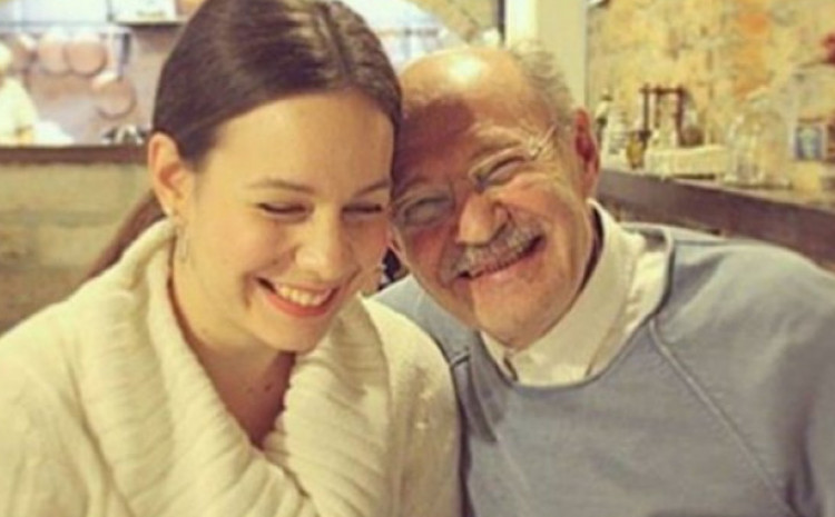 Velika radost u porodici kćerke legendarnog glumca Mustafe Nadarevića: Objavila je forografiju na Instagramu, čeka se beba!