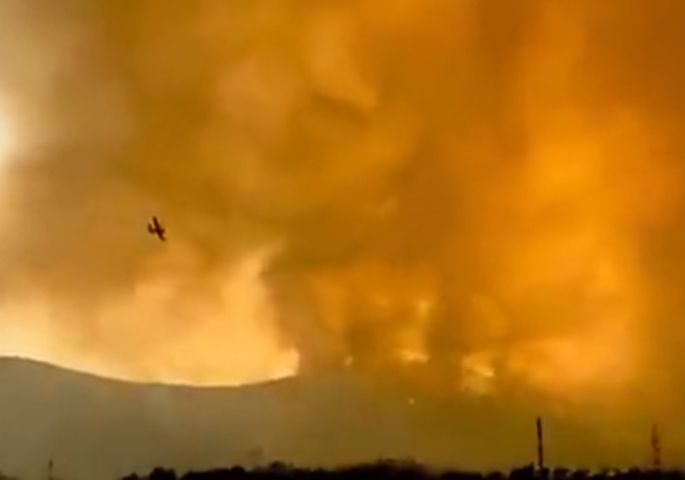 Požar u Sloveniji i dalje divlja, tokom noći evakuisano 10 sela, vatrogasci na rubu snaga