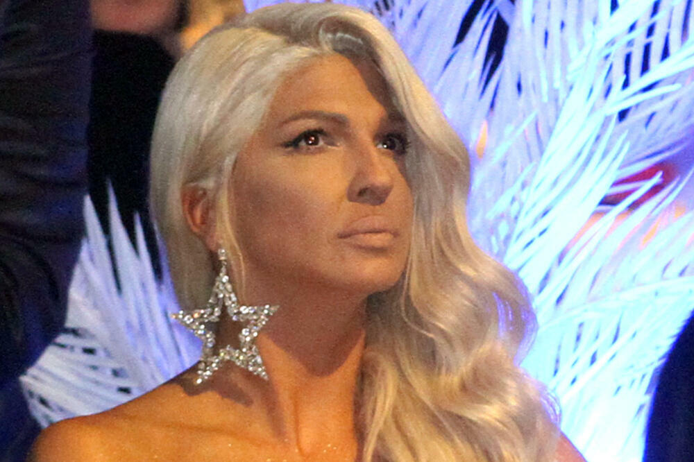 Pogledajte šta je Jelena Karleuša objavila, u potpunom bijesu je poručila: “Sve dok Srbin na Srbina udara, živjet ćemo loše”