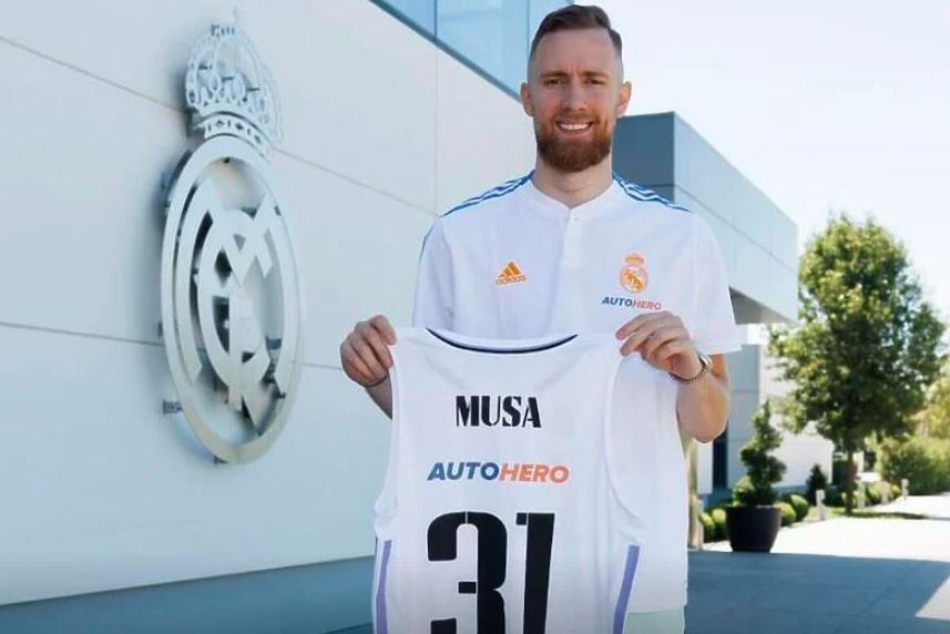 Fantastične vijesti su upravo pristigle, bh. košarkaš sada i zvanično prelazi u evropskog velikana: Džanan Musa je novi igrač Real Madrida!