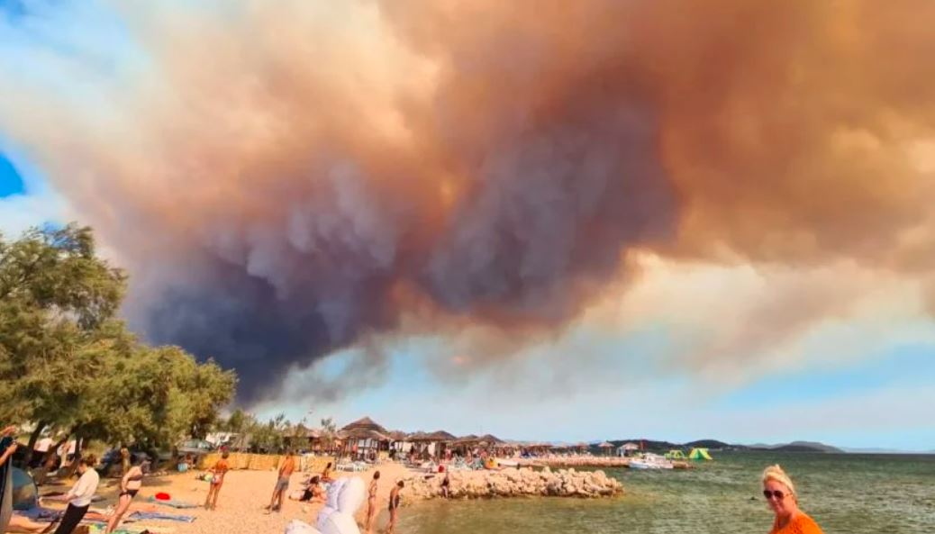 Ozbiljna drama na Jadranu: ‘Imamo požarno ludilo, ljudi su u panici, vatra se počela širiti prema kućama’