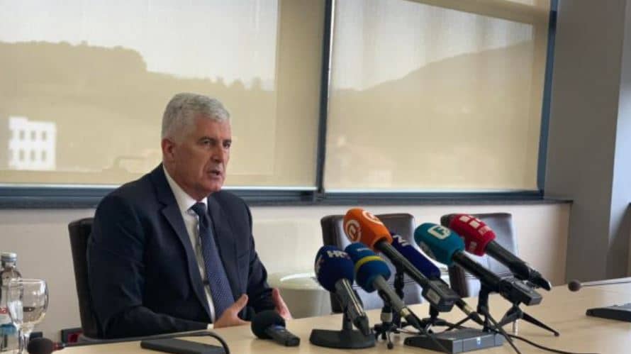 Lider HDZ-a Dragan Čović je veoma samouvjereno poručio: “Christian Schmidt je već dva puta intervenirao, očekujem da taj proces i završi”