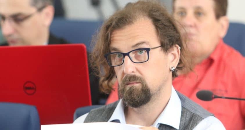 Sarajevski profesor Damir Marjanović uputio je vrlo ozbiljno upozorenje: “Ne smije biti žrtva predizborne groznice reforma obrazovanja u KS”