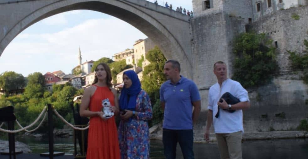 Gledajte uživo sa lica mjesta spektakularni doček evropske prvakinje Lane Pudar u Mostaru na platou ispod Starog mosta