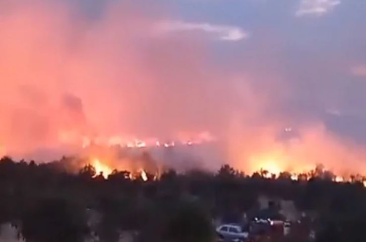 Brojni vatrogasci su na terenu i bore se sa vatrenom stihijom: Neumskom zaleđu prijeti katastrofa, požar je vrlo opasan, vatra zahvatila veliku površinu