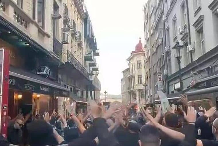 Pogledajte snimak atmosfere uoči meča: “Naprijed Bosno ljubavi moja” odjekuje ulicama Bukurešta, Zmajevi će imati podršku s tribina