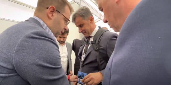 Federalni premijer Fadil Novalić u Tešnju isprobao mehanizam za dizanje tereta, pogledajte snimak