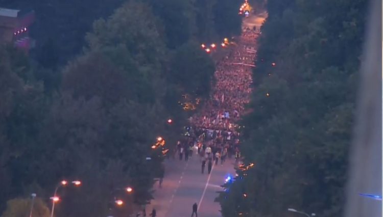 Masa ljudi se okupila: Gledajte uživo proteste iz Banja Luke koji su upravo u toku