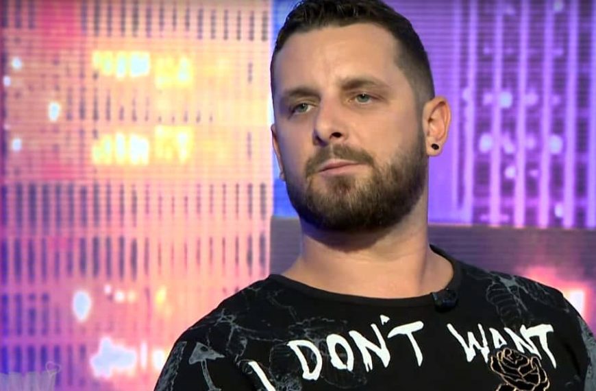 Popularni pjevač Adnan Jakupović završio u bolnici, hitno je operisan