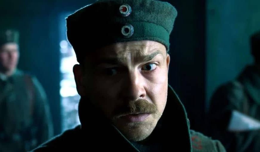 Bosanac Edin Hasanović kao beba s majkom otišao u Njemačku, a sada je zvijezda popularnog Netflixovog filma “All Quiet on the Western Front”