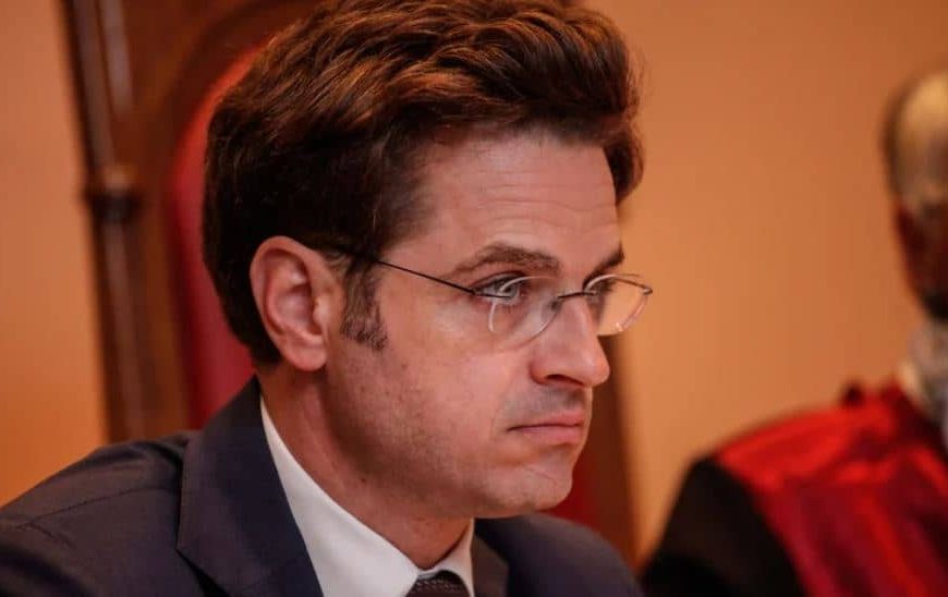 Pravni stručnjak Nedim Ademović otvoreno o potezu visokog predstavnika: “Schmidtova kontroverzna odluka mogla bi biti sudski predmet…”
