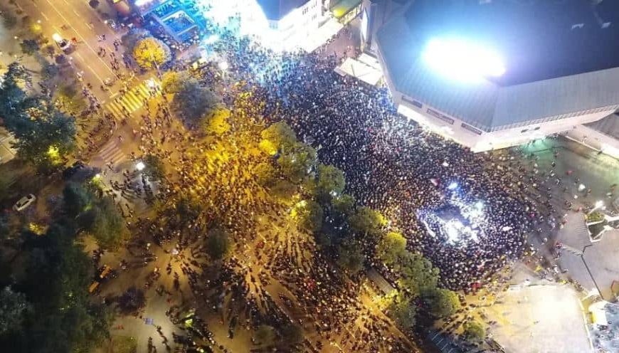 Objavljen snimak drona: Pogledajte kako su protesti u Banja Luci izgledali iz zraka