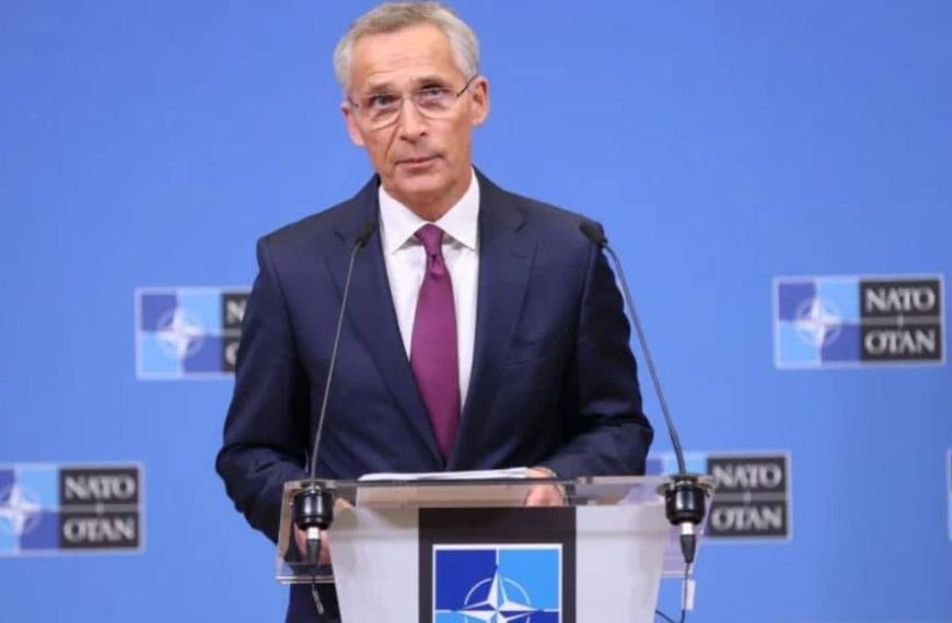 Generalni sekretar NATO-a Jens Stoltenberg uputio je vrlo direktne poruke: “Bosna i Hercegovina mora sama birati svoj put, a NATO će to poštivati”